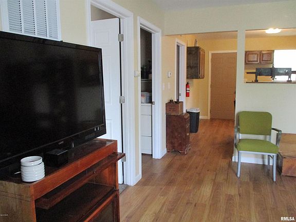 4th image of 608 N Washington Blvd