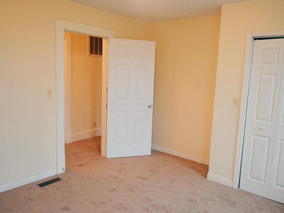 First large bedroom.