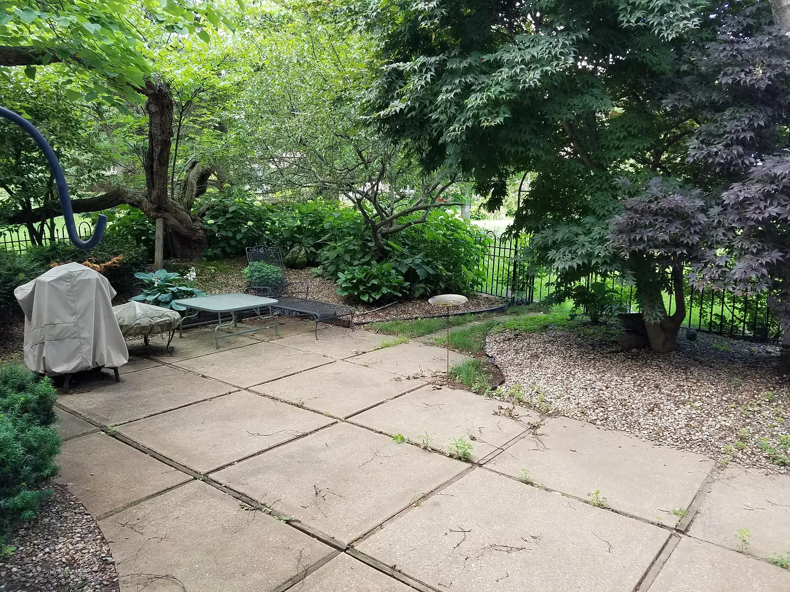 3 bed, 1.5 bath, 1425 sqft, $2,300 — Photo 2