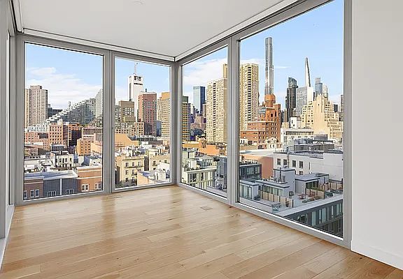 5th image of 547 W 47th St #Penthouse 11