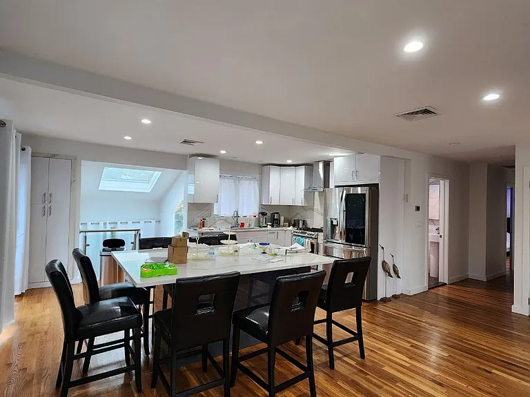 Cove Ct — Photo 11