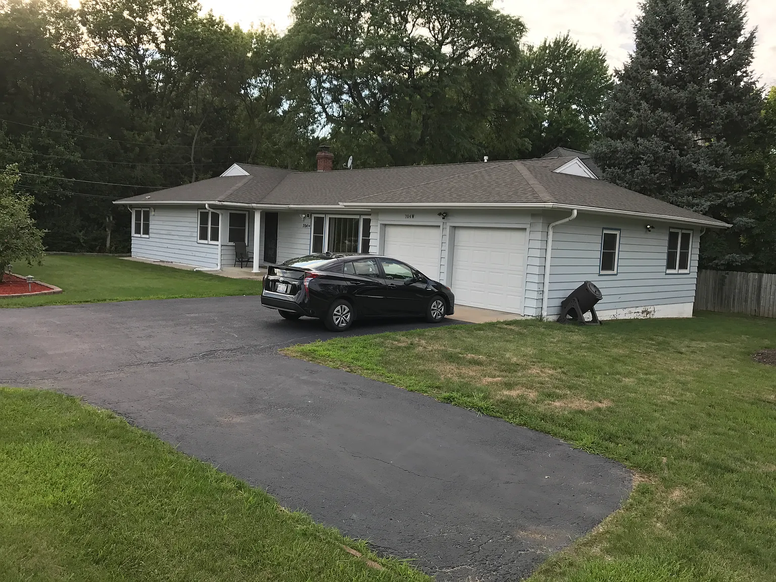 704 W Palatine Rd photo 1