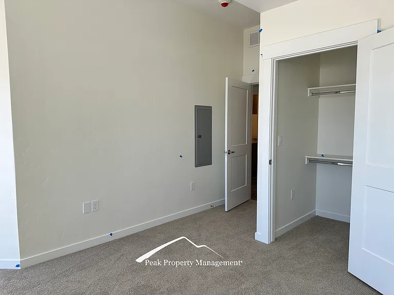 120 12th Ave S #6 — Photo 7