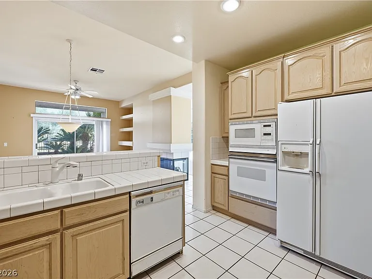 9236 Eagle Ridge Dr — Photo 10