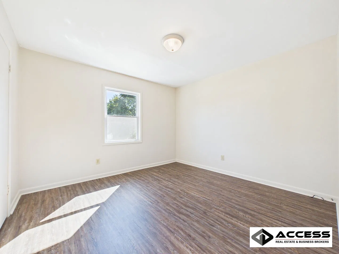 605 Adelle Street SW — Photo 3