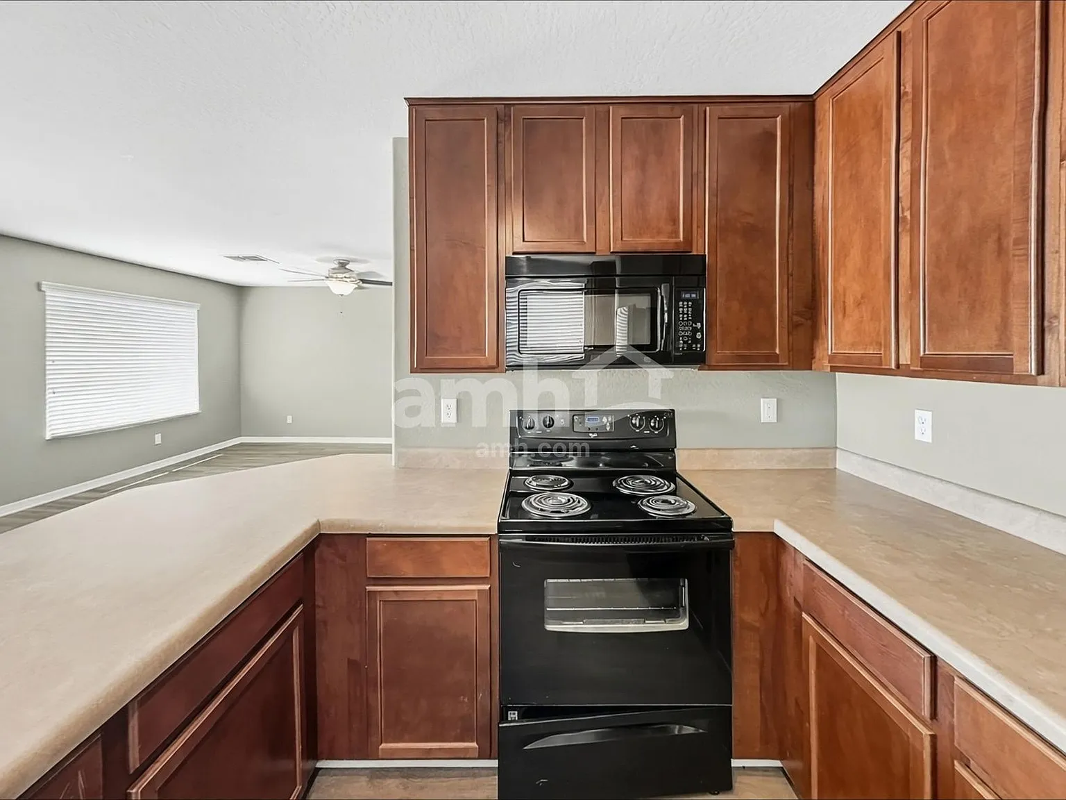 3 bed, 2.5 bath, 2296 sqft, $2,345 — Photo 4