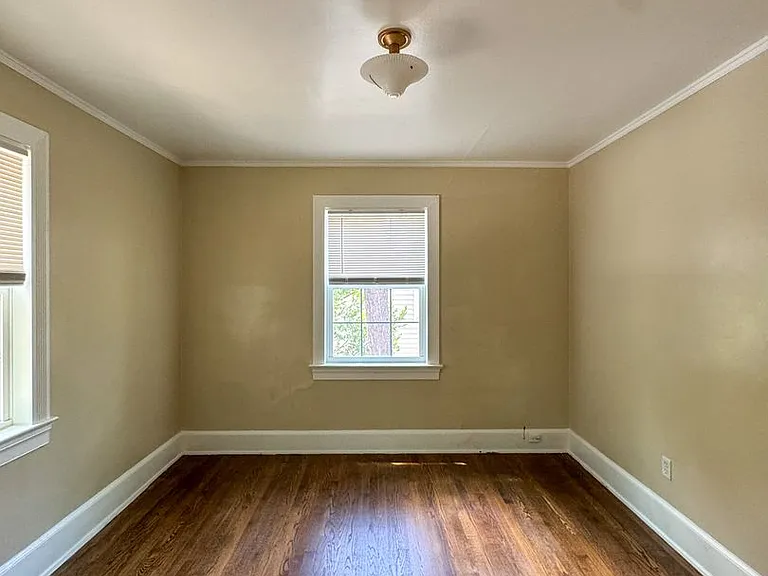 512 1/2 Westmont Dr — Photo 14