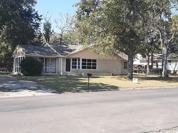 1115 N 4th St, Neodesha, KS 66757