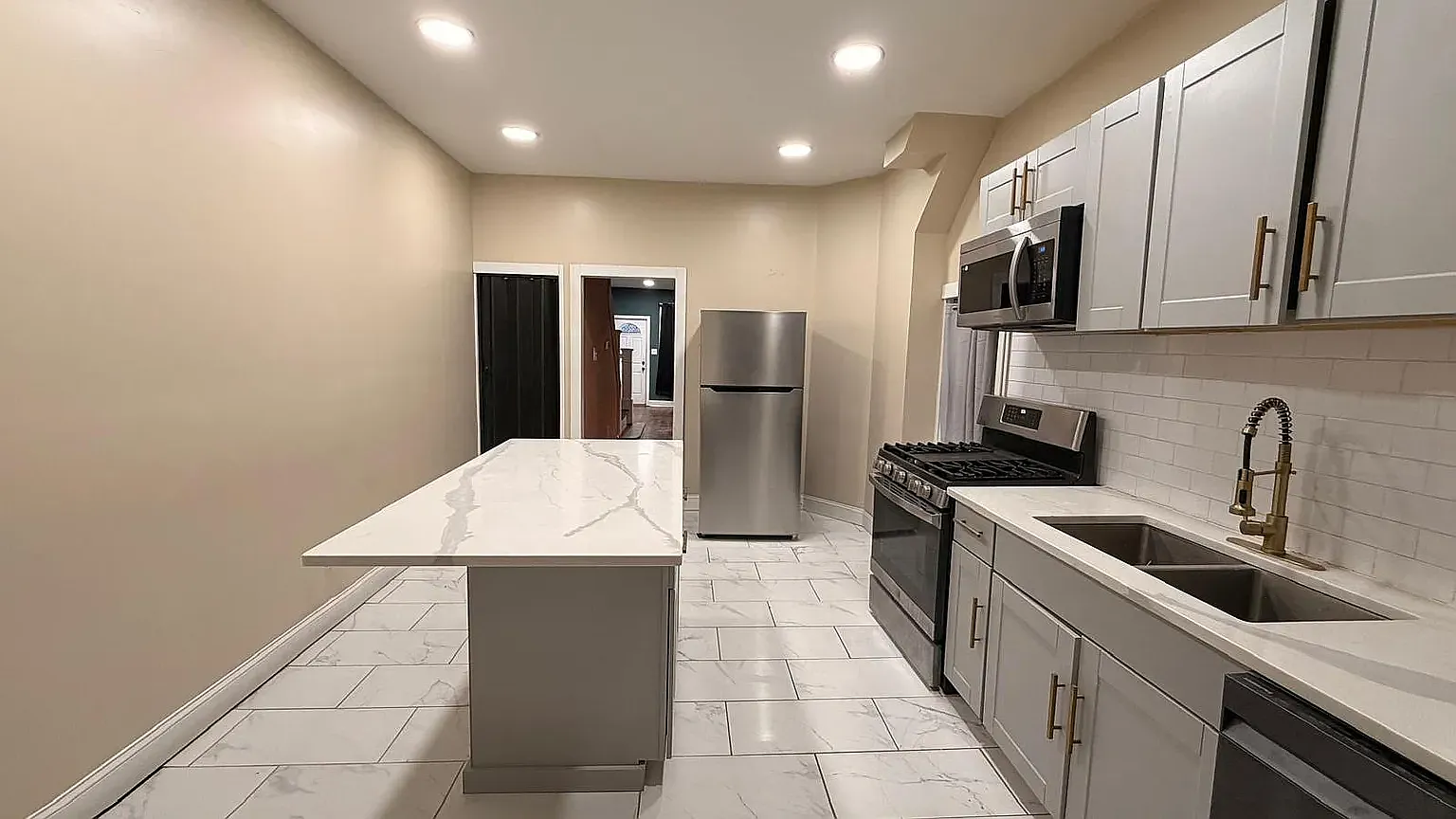 4 bed, 1.5 bath, 1300 sqft, $2,650 — Photo 1