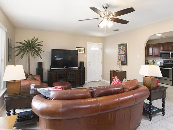 4th image of 14970 Topgallant St