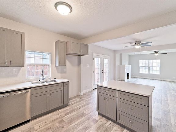 5th image of 1026 Strickland St