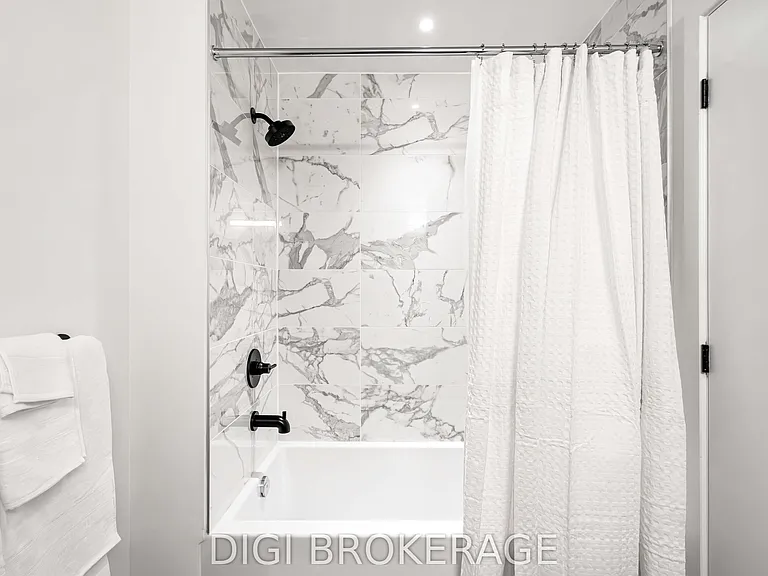 560 Rideau St #303 — Photo 32