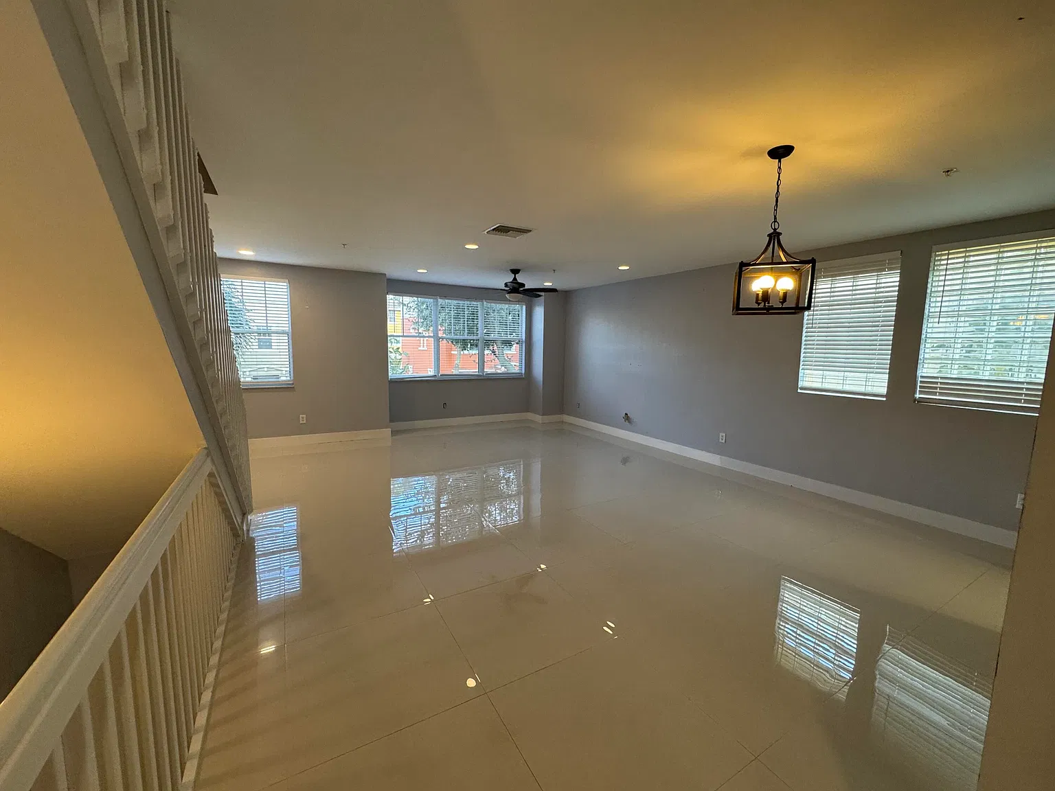 4 bed, 3.5 bath, 2285 sqft, $4,000 — Photo 2