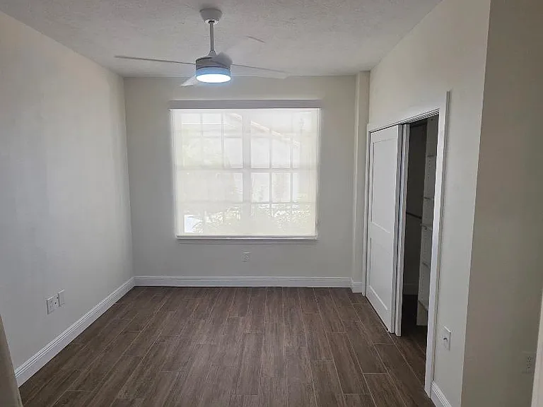 701 Mirror Lake Dr N #105 — Photo 14