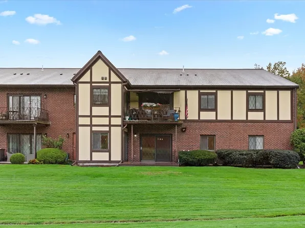 34 Rainbow Pond Dr APT A1, Walpole, MA 02081