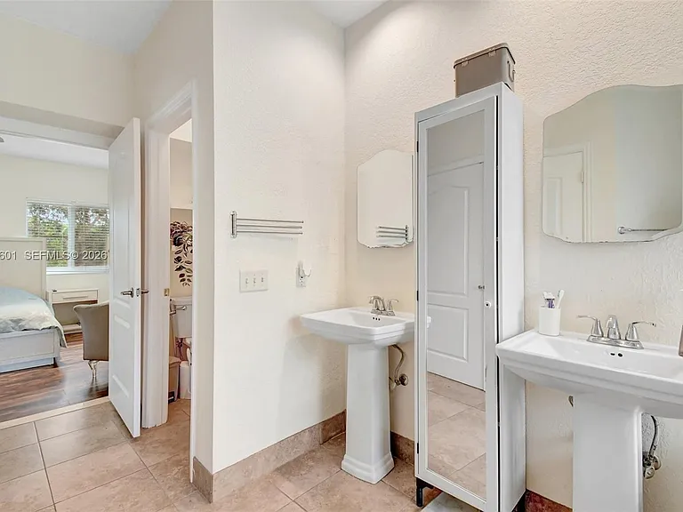 16339 Malibu Dr #22 — Photo 27