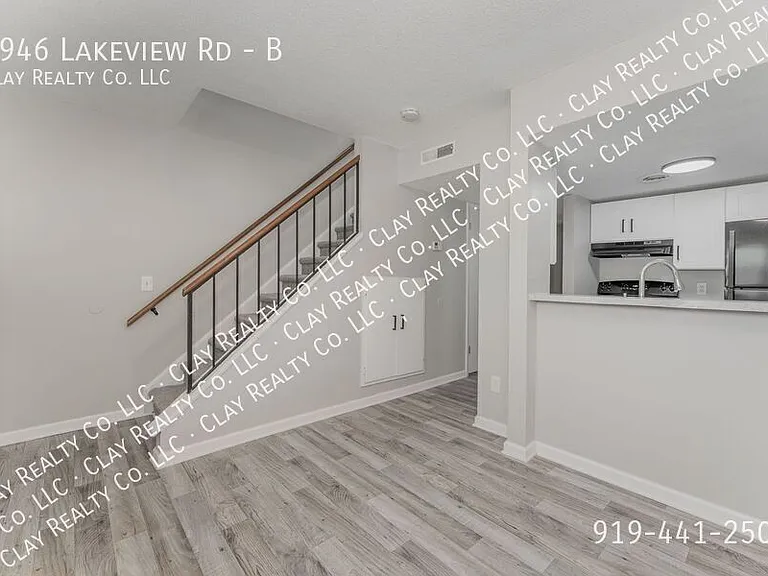 1946 Lakeview Rd #B — Photo 1