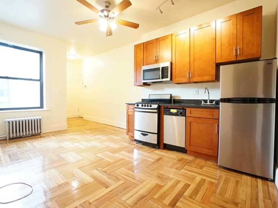 2nd image of 21 Broadway Ter APT 2C