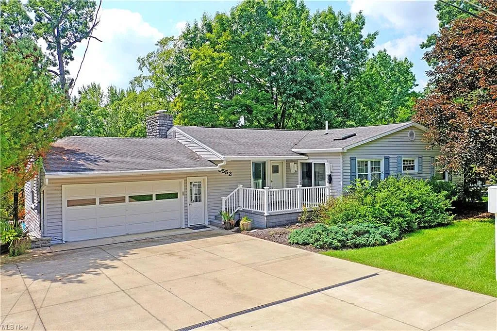 10552 Country Club Ln photo 1