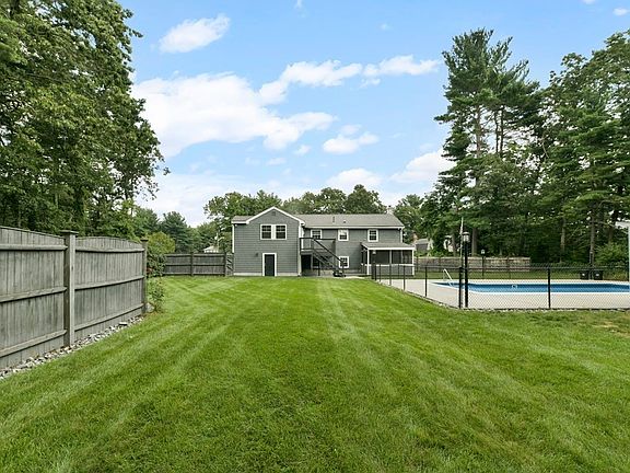 5th image of 91 Maureen Dr