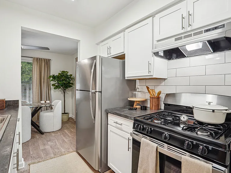 Woodbridge Apartments — Photo 5