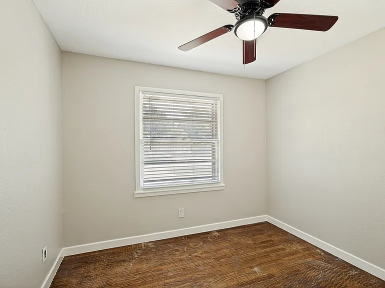 1913 Landa Dr — Photo 13