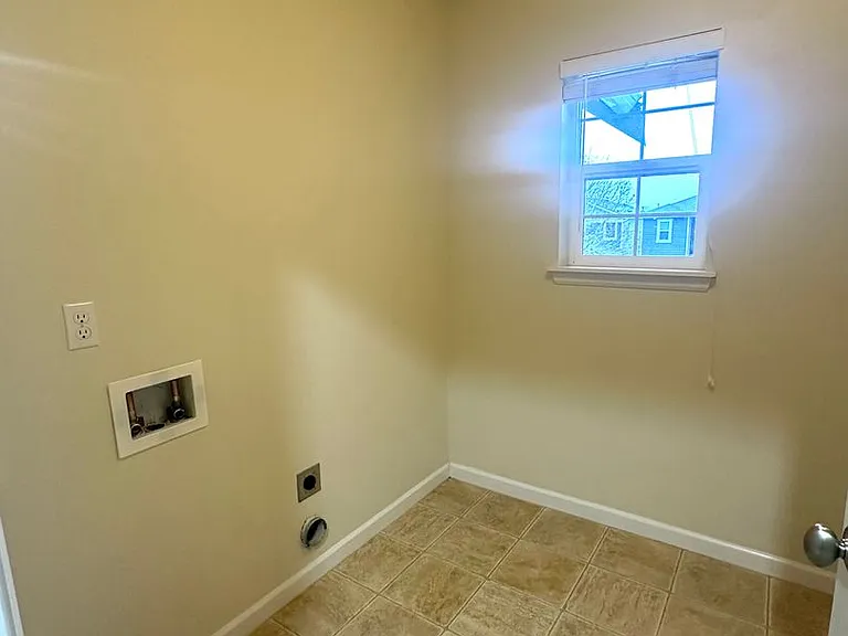 4315 Freemont St NE — Photo 23