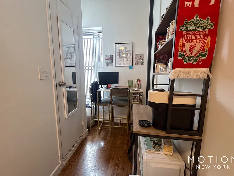 273 E 10th St #1A — Photo 4
