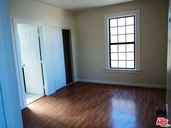 2nd image of 818 W 82nd St