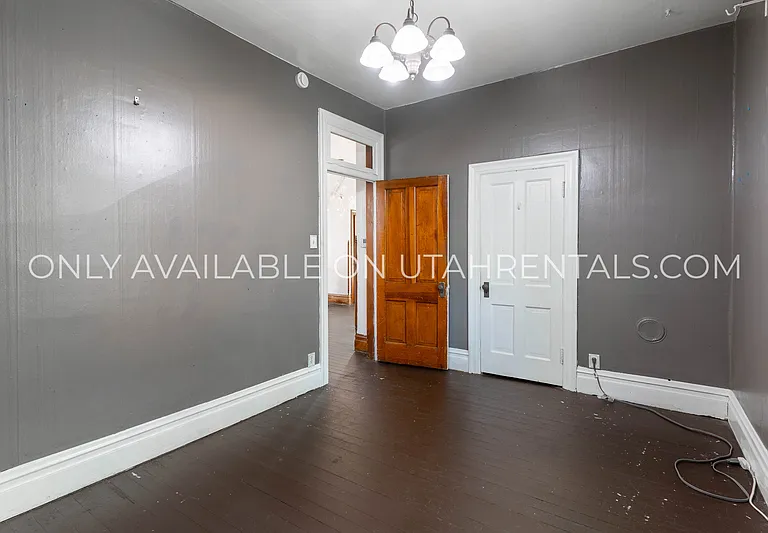 429 E Center St — Photo 14