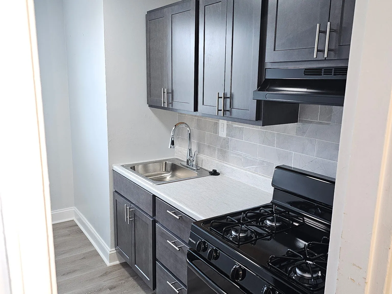 2 bed, 1.0 bath, $1,295 — Photo 3