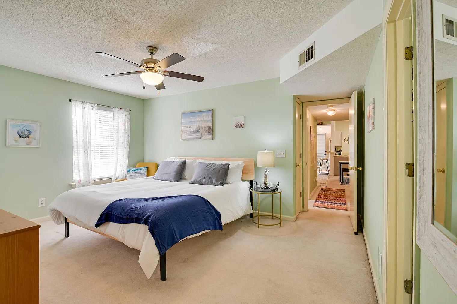 3 bed, 2.0 bath, 1022 sqft, $2,715 — Photo 3