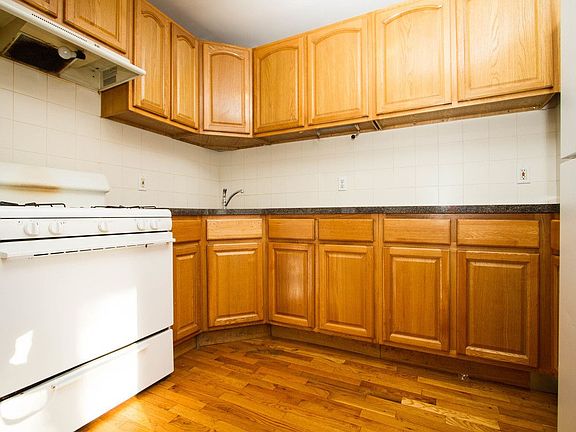 5th image of 69 Wilson Ave #2