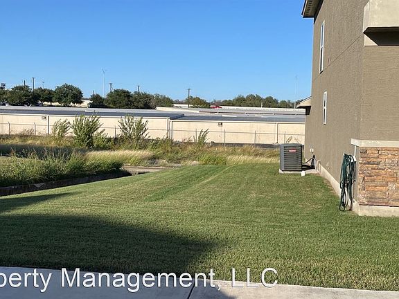 3rd image of 626 Meadow Arbor Ln