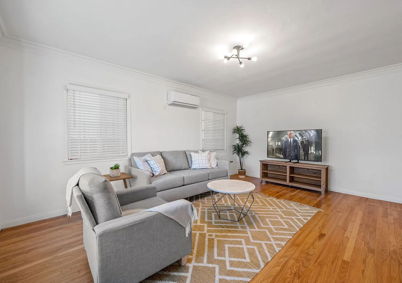 Classic Art Deco Charm | Spacious Duplex 2+1 — Photo 3