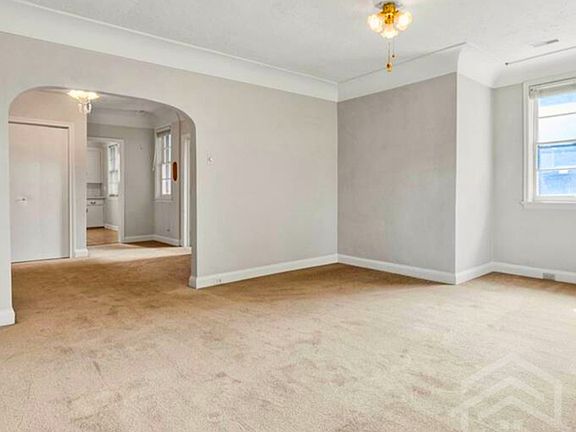 5th image of 284 Buller St #B