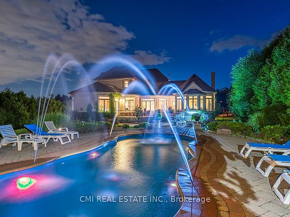 5th image of 776 Woodland Acres Cres