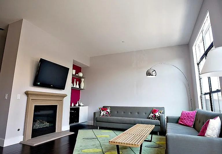 529 W Maple Ave — Photo 2
