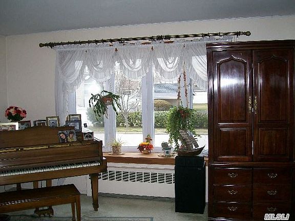 4th image of 1110 North Dr