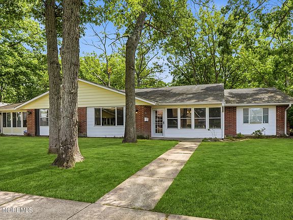 2nd image of 206 Huntington Drive #B