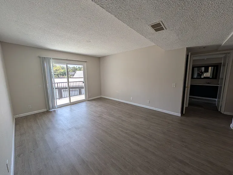 842 Sinkler Way #C — Photo 2
