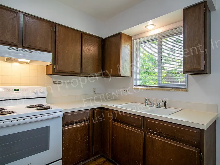 2439 Clearview Ave — Photo 8
