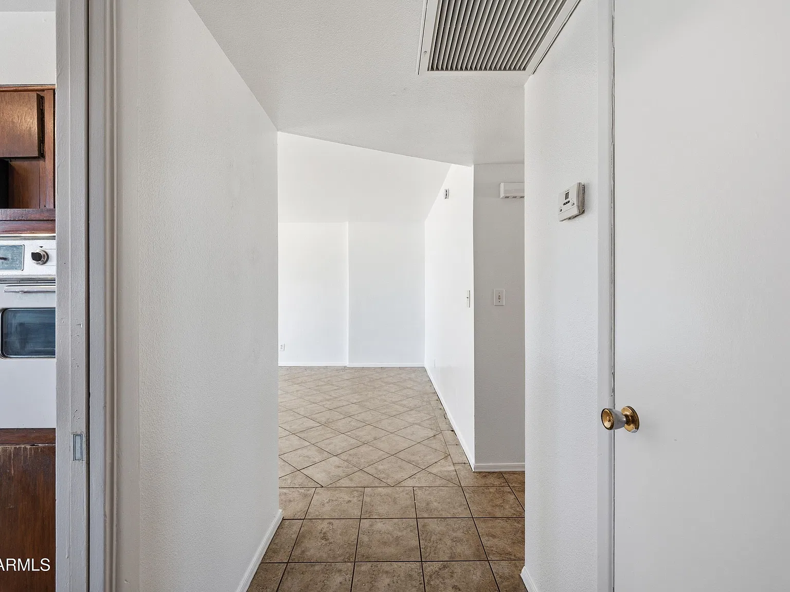 2 bed, 1.0 bath, 1100 sqft, $1,300 — Photo 2
