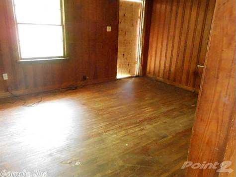 2nd image of 600 E Gum St