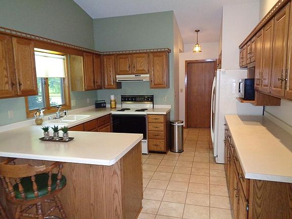 5th image of 747 Woodview Ave