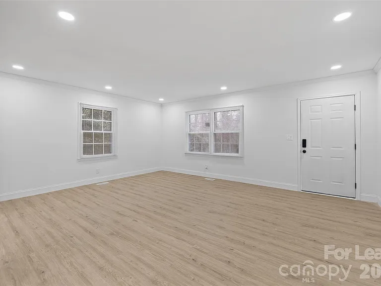 631 Townsend Ave — Photo 14