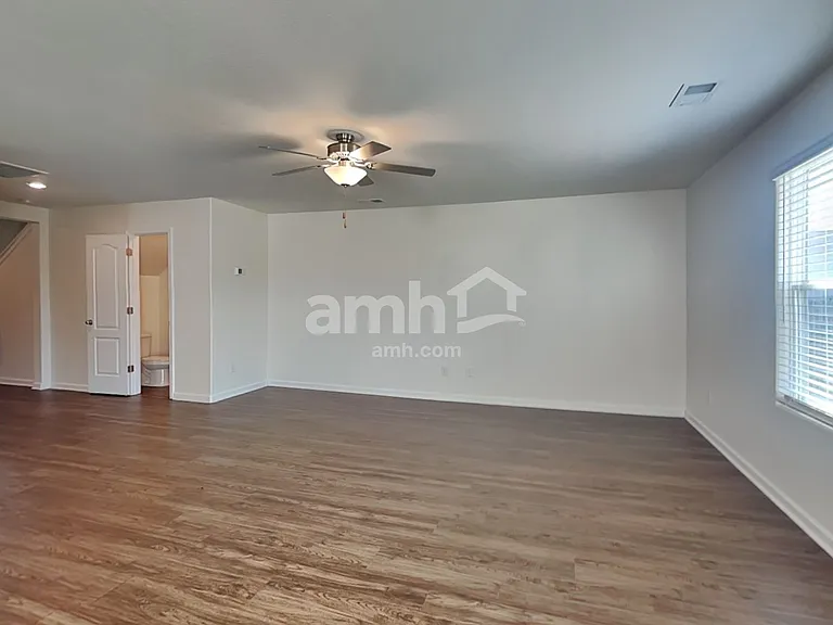 2053 Southlea Dr — Photo 6