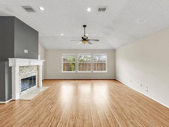 4th image of 9817 Belfort Dr
