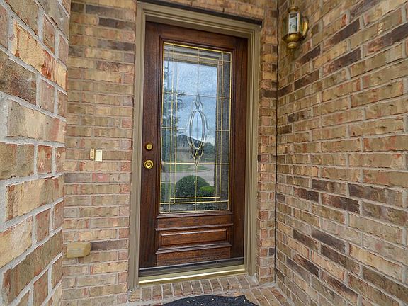 4th image of 902 Grafton Garden Ln