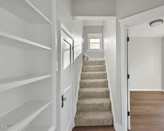 1219 Colburn St — Photo 14